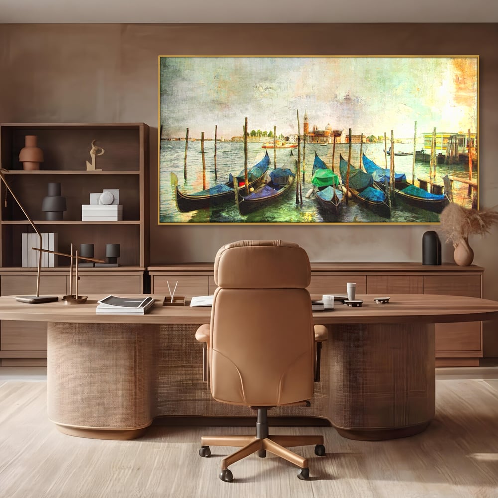Tablou canvas cu pictura orizontala cu gondole in venetia, in rama de aluminiu auriu, pe perete intr-un birou
